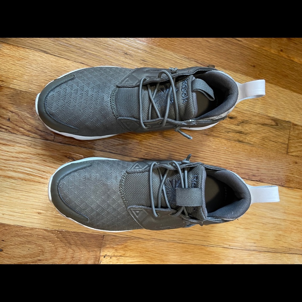 Rebook running sneakers in olive